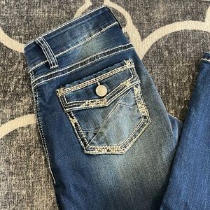 NWOT buckle daytrip jeans. Very stretchy.